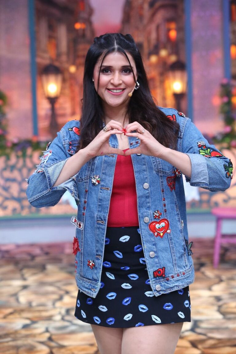 Mannara Chopra bids farewell to COLORS’ ‘Laughter Chefs Unlimited Entertainment’ as it extends beyond April on public demand