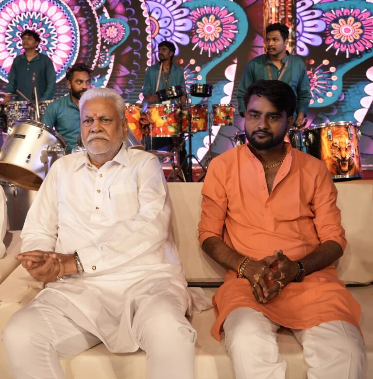 Shri Purushottam Rupala’s Garba singing made players rejoice at ‘Maa Navratri’