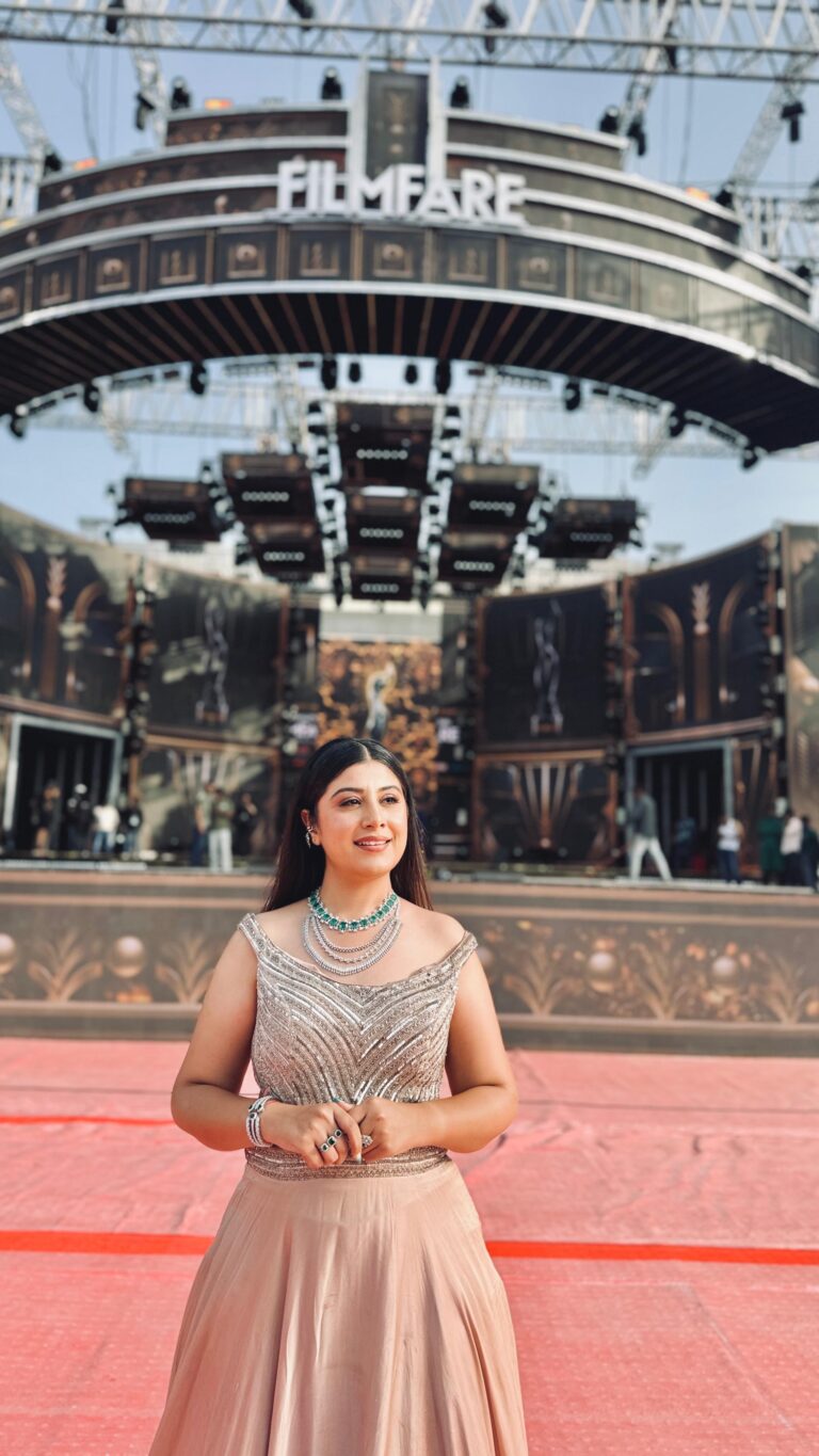 Voice of Gujarat Among Bollywood Stars: Ahmedabad’s Priyaa Saraiya Casts Her Magical Voice as Backstage Anchor at Filmfare 2025