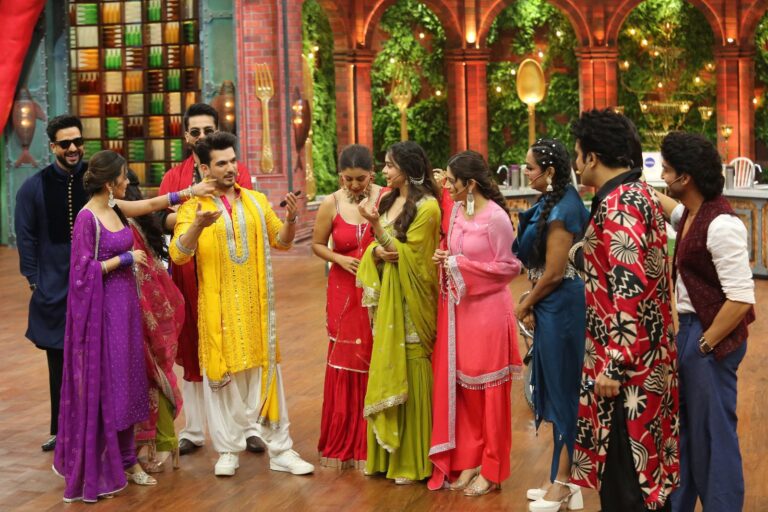 Sunny Leone & Uorfi Javed crash COLORS’ ‘Laughter Chefs Unlimited Entertainment’ through a surprise video call